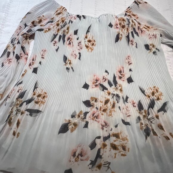 Floral light green pleated blouse size M - Picture 4 of 5